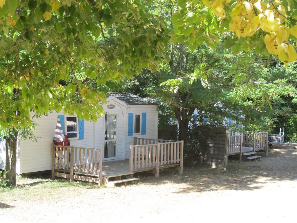 Camping La Grangeonne 에스파롱-드-베르동 외부 사진